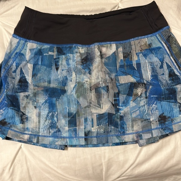 Lululemon reg 2 skort like new side pocket for phone - Picture 7 of 8